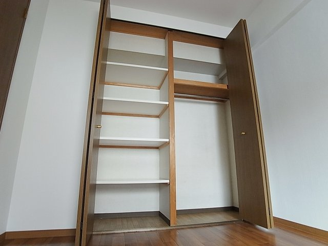 オークハイツの収納|大きな収納スペースを各部屋に完備してます