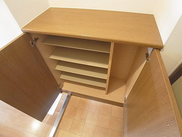 オークハイツの玄関|玄関にはシューズBOX完備です