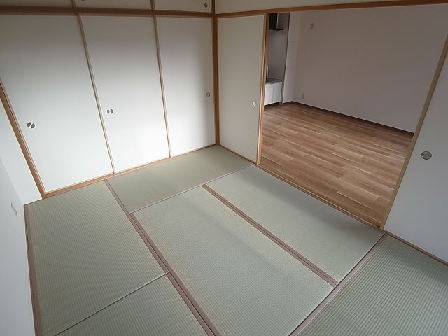 オークハイツの和室|壁一面の大きな押し入れ付きの綺麗な和室