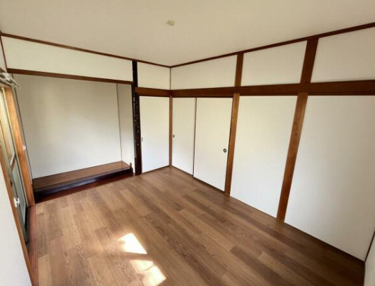 土山戸建の洋室