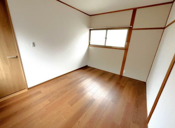 土山戸建の洋室
