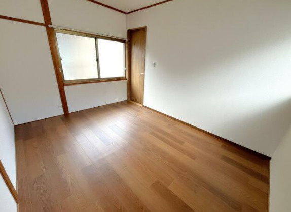 土山戸建の洋室