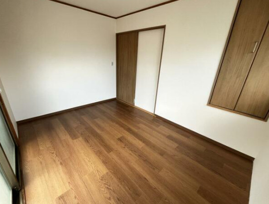 土山戸建の洋室