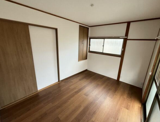 土山戸建の洋室
