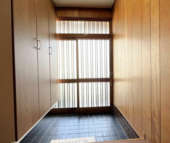 土山戸建の玄関