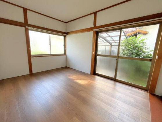 土山戸建の洋室