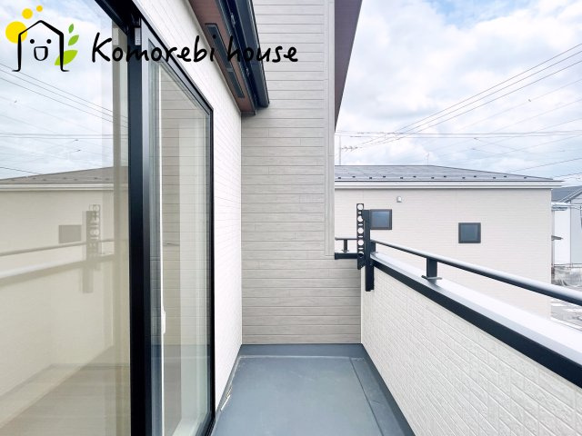 白岡市小久喜　新築一戸建て　ブルーミングガーデン　01のバルコニー|落ち着いた時間を過ごせるバルコニーです