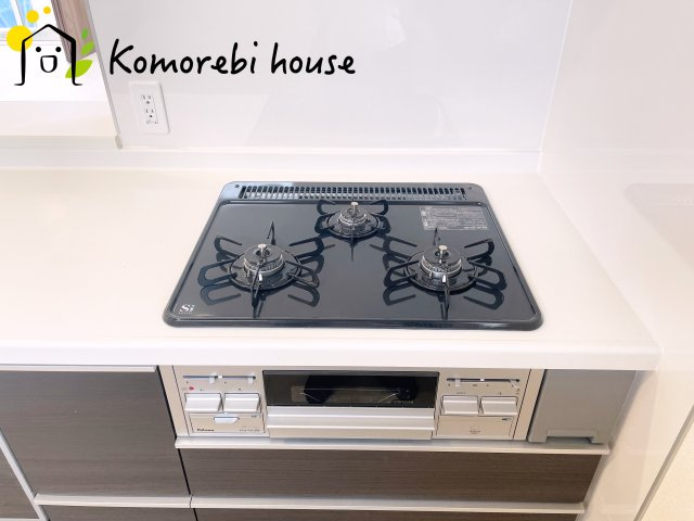 白岡市小久喜　新築一戸建て　ブルーミングガーデン　01のキッチン|コンパクトなキッチンで掃除もラクラク
