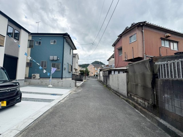 【前面道路含む現地写真】の画像