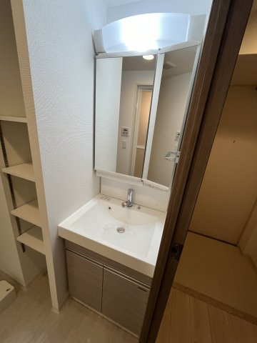 エスキュート梅田中崎町　仲介手数料無料の独立洗面台