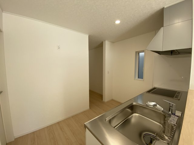 城山2丁目　新築戸建てのキッチン|キッチンスペースはゆとりがありカップボードもすっきり置けそうです。