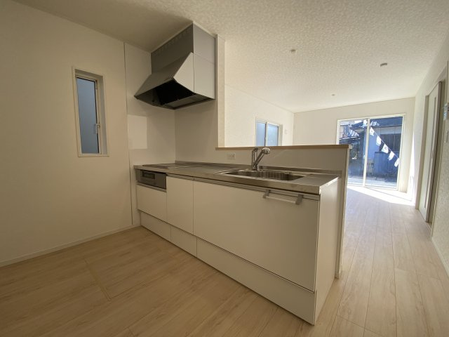 城山2丁目　新築戸建てのキッチン|ＩＨクッキングヒーターで火の元安心(*^▽^*)リビングを見渡せるのが嬉しいですね。