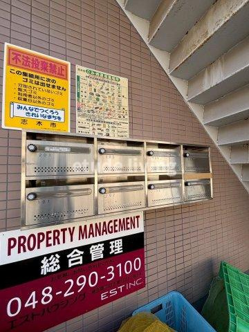 サニーパレス志木のエントランス