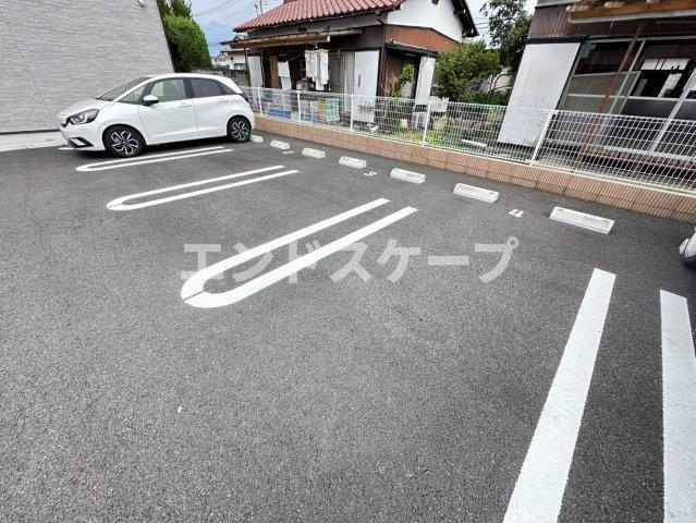 ラルジュ・コリーヌの駐車場|高崎、前橋のお部屋探しはエンドスケープまで！お客様の理想お聞かせ下さい♪