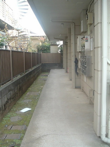 メゾン二本榎のロビー|１階共用廊下