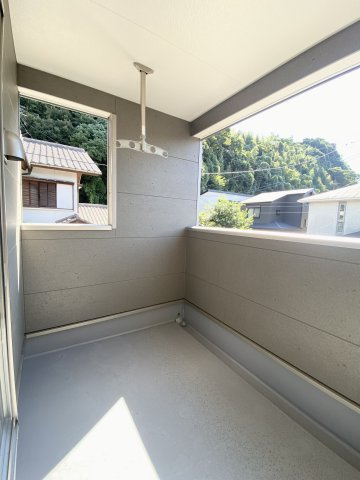 城山2丁目　新築戸建てのバルコニー|インナーバルコニーで急な雨も安心。布団もたっぷり干せます。