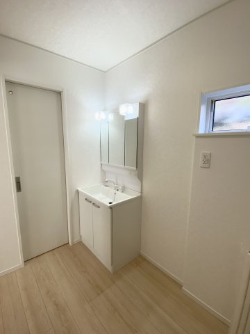 城山2丁目　新築戸建ての独立洗面台