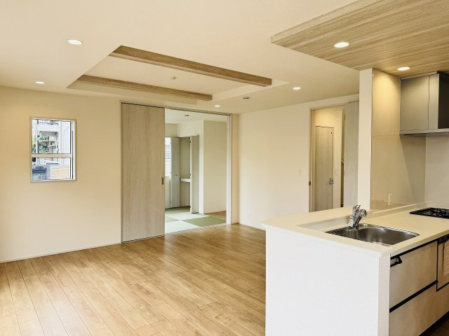 八王子市　石川町　新築一戸建ての内装|～理便gの折り上げ天井とキッチンの下がり天井が、オシャレな空間を演出～