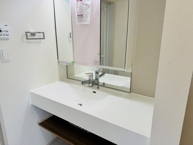 八王子市　石川町　新築一戸建ての独立洗面台|～洗練されたデザイン、フルフラットカウンタ―の独立洗面台～