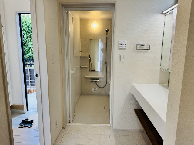 八王子市　石川町　新築一戸建ての脱衣所|～窓付きで明るい洗面所　換気もしやすいです～