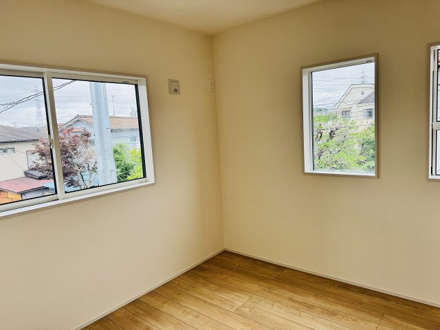 八王子市　石川町　新築一戸建ての子供部屋|～2階5.25帖の洋室　2面採光で明るく風通しの良いお部屋です～