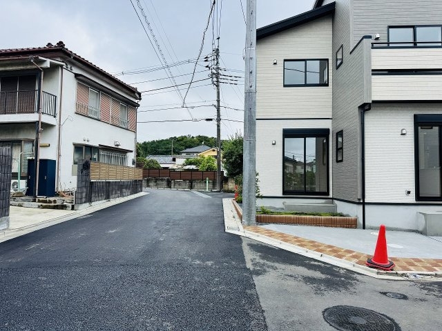 八王子市　石川町　新築一戸建ての前面道路含む現地写真|～西5.5ｍ・南4.5ｍ・北2.9ｍ道路に面しています～