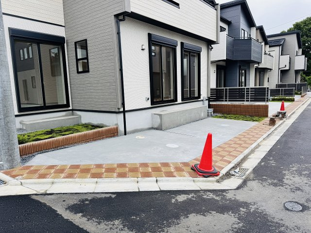八王子市　石川町　新築一戸建ての駐車場|～建物北側・南側に計2台駐車可能カースペース～