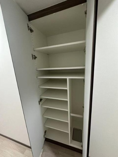 プレセダンヒルズ文京本駒込の玄関|プレセダンヒルズ文京本駒込：玄関にはシューズボックスがあり靴もスッキリ収納可能可能です！
