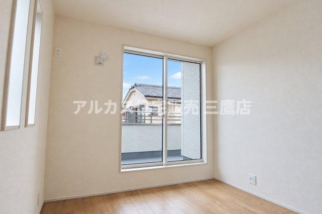 【内覧動画公開中！】中央線 国分寺駅23分 新築戸建 小金井市貫井南町5丁目の洋室|AIにより色味調整を行っています