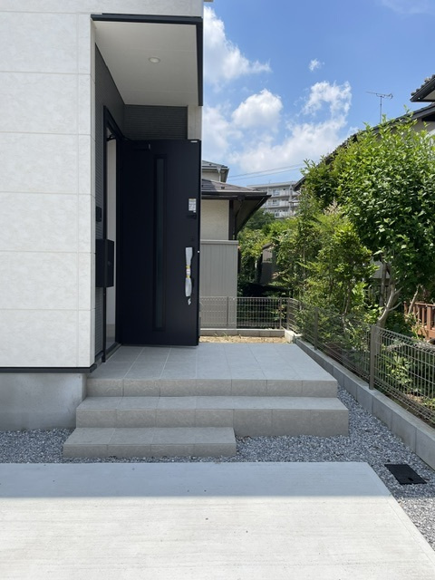 流山市松ケ丘６丁目　新築戸建ての玄関