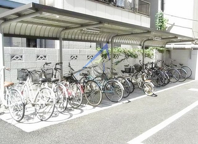 ＲＥＳＩＤＥＮＣＥ　ＳＡＴＳＵＭＡのその他共用部分|駐輪場です。