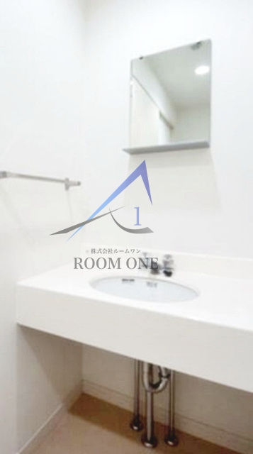 ＲＥＳＩＤＥＮＣＥ　ＳＡＴＳＵＭＡの洗面所|独立洗面台です。