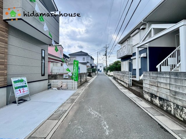 上尾市壱丁目北1期　新築戸建　01の前面道路含む現地写真
