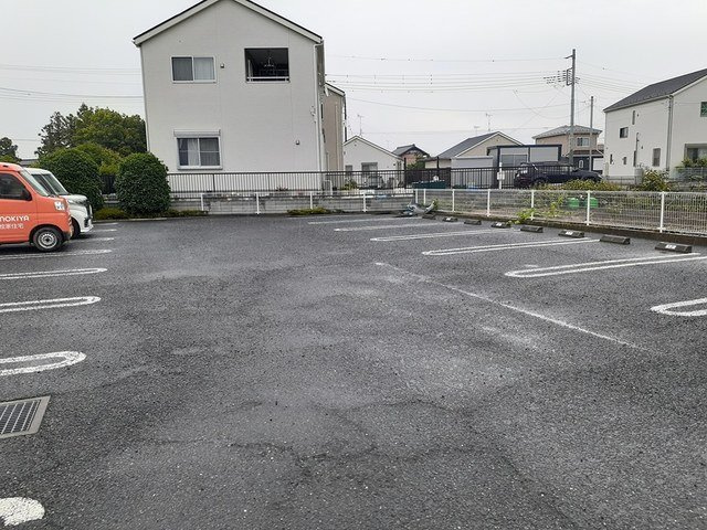 ハーモニーＢの駐車場
