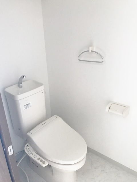 福岡市中央区高砂２丁目の賃貸マンションのトイレ