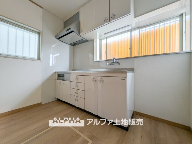 立川市柴崎町5丁目　中古戸建のキッチン|【Daily Comfort】
◆毎日を整える空間◆使いやすさに配慮されたキッチンは、料理をする時間まで楽しく感じられる場所。暮らしのリズムに自然と馴染み、心地よい日常を演出します。