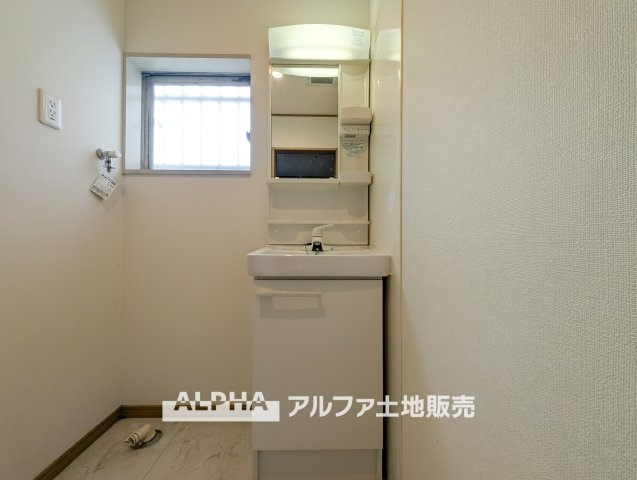 立川市柴崎町5丁目　中古戸建のランドリースペース|【Laundry space】
◆ランドリースペース◆広々した空間で雨の日でも十分に洗濯物を乾かすことが出来ます。バスルームには浴室換気乾燥機も付いているので重宝しますね。