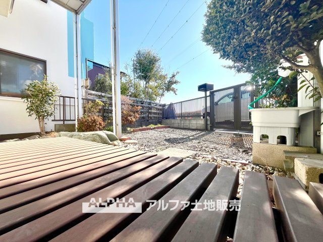 立川市柴崎町5丁目　中古戸建の庭|【garden】◆庭◆日当たりの良い庭スペースは、ガーデニングや家庭菜園、くつろぎの時間にも活躍。季節の移ろいを身近に感じながら、家族それぞれの楽しみ方が広がる空間です。