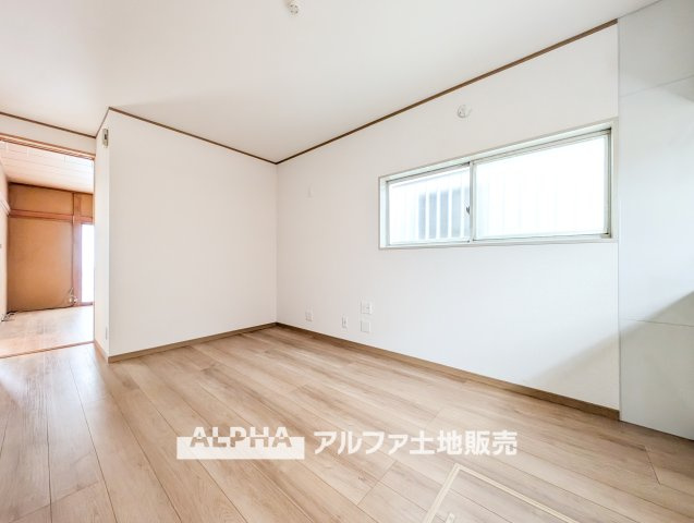 立川市柴崎町5丁目　中古戸建の居間・リビング|【Life Stage】
◆リビング◆
ソファやダイニングセットを配置しやすい整った形状。暮らし方に合わせて自由にレイアウトを楽しめます。
