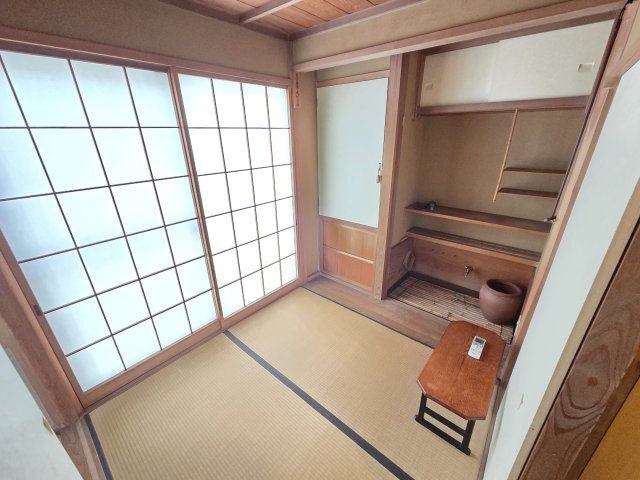桐生市相生町五丁目　中古住宅の和室|4.5帖の和室の後ろにある水屋です。