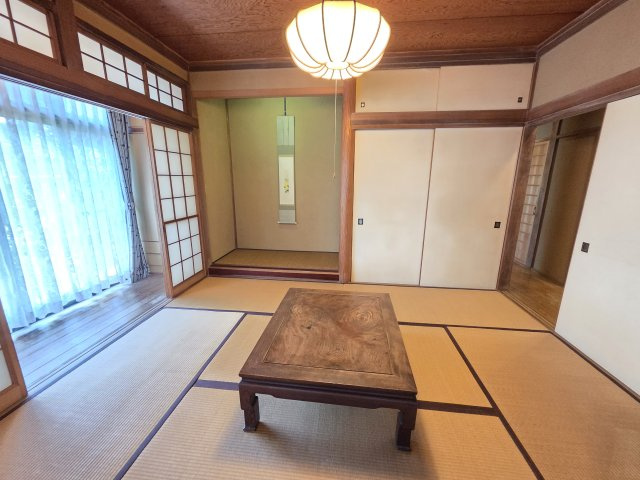 桐生市相生町五丁目　中古住宅の和室|1階6帖の和室です。