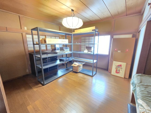 桐生市相生町五丁目　中古住宅の洋室|2階8帖の洋室です。