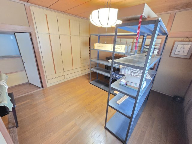 桐生市相生町五丁目　中古住宅の洋室|2階8帖の洋室です。