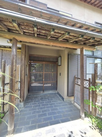 桐生市相生町五丁目　中古住宅の玄関|趣ある和風玄関！