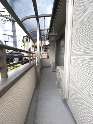 【中古戸建て】枚方市松丘町2階建ての洋室|コンパクトだからこそ集中しやすい2階の5.25帖洋室。在宅ワークの書斎としてはもちろん、大人の秘密基地のような趣味部屋にも好相性。