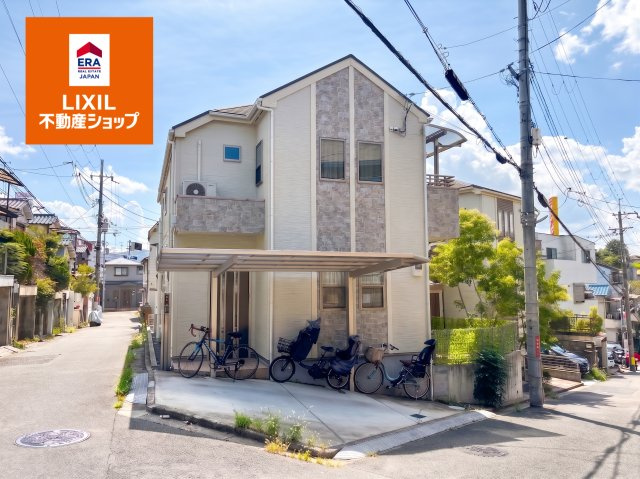 【中古戸建て/庭付き】枚方市松丘町2階建て
