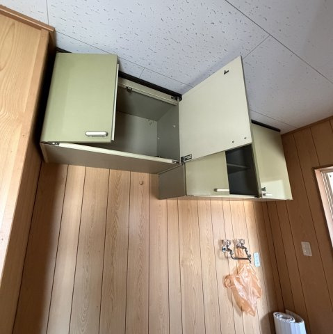 室蘭市東町3丁目11-1戸建の収納