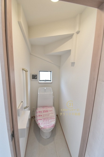 ハートフルタウン 　常陸大宮市宇留野334番　Bのトイレ|１階と２階、２ヶ所に清潔なトイレ。お掃除しやすいシンプルなデザイン。
毎日使う空間と機能だから、いつまでも清潔なスペースであってほしいのがトイレです。