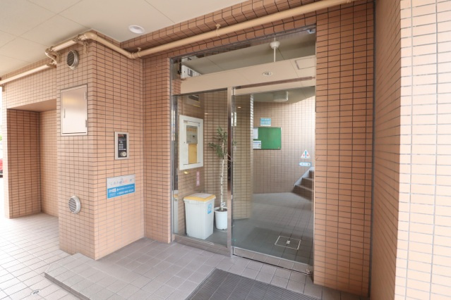 仁保新町コーポ福島のエントランス|落ち着いたエントランスです