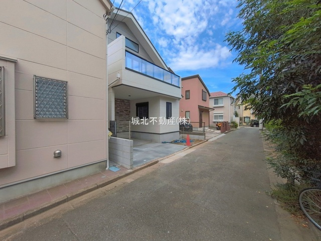練馬区上石神井南町 限定1棟の前面道路含む現地写真|前面道路南東側約4.0公道に面する限定1棟